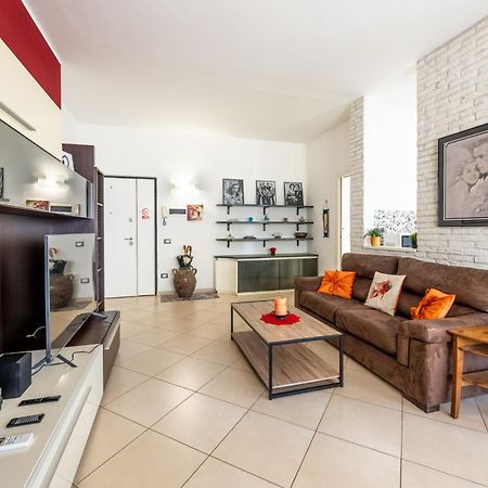 شقة New Luxury 2Bdr Terrace, Views, Ac مارينا دي كارّارا المظهر الخارجي الصورة