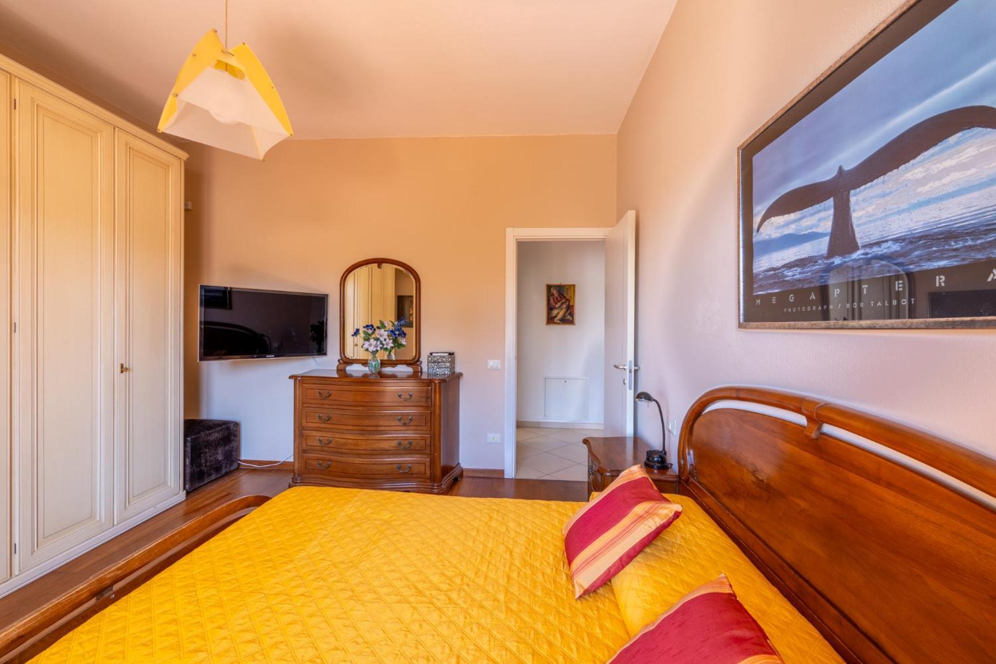 شقة New Luxury 2Bdr Terrace, Views, Ac مارينا دي كارّارا المظهر الخارجي الصورة